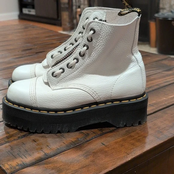 Dr. Martens Sinclair Platform Boot Zipper - Picture 2 of 13